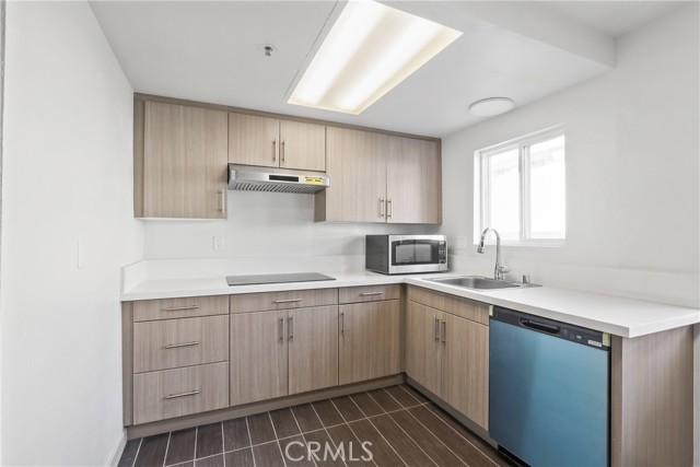 Detail Gallery Image 3 of 8 For 112 N Primrose #C,  Alhambra,  CA 91801 - 2 Beds | 1/1 Baths