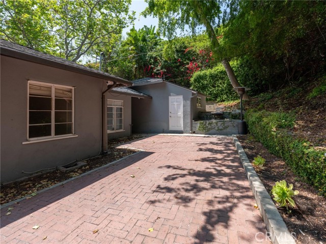 5405 Black Oak Drive, Los Angeles CA: https://media.crmls.org/medias/ea6e7b74-953f-4b46-90e4-d6482177f04a.jpg