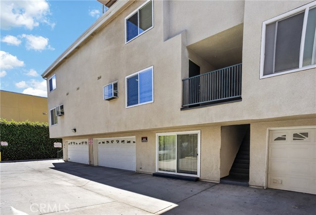 8828 Burnet Ave, 9 photo 45