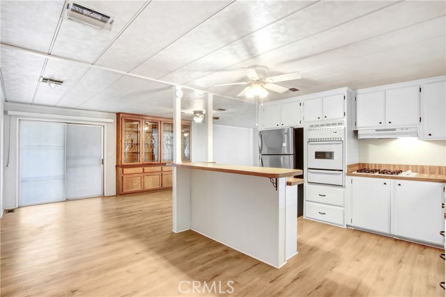 Detail Gallery Image 4 of 11 For 1760 Santo Domingo, Hemet,  CA 92545 - 2 Beds | 2 Baths