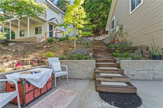 197 Massive Road, Blue Jay CA: https://media.crmls.org/medias/ea70260b-850a-477c-bae1-22cafac82ea3.jpg