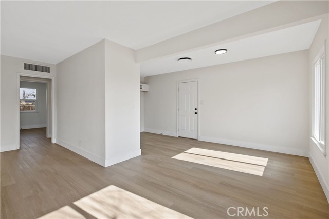 Detail Gallery Image 10 of 28 For 412 E Fairview Rd, Bakersfield,  CA 93307 - 2 Beds | 1 Baths