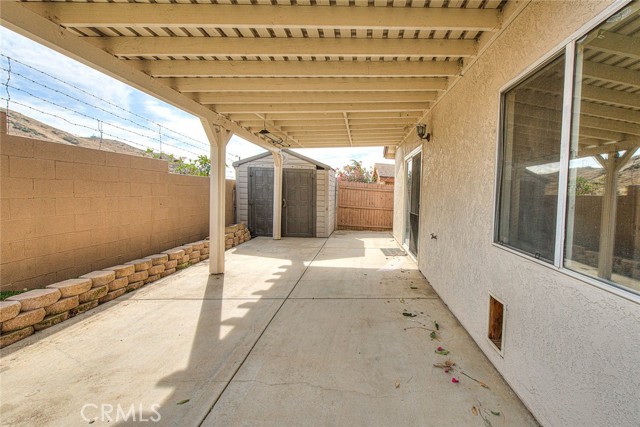 14319 Weeping Willow Lane, Fontana CA: https://media.crmls.org/medias/ea711b0b-80cd-459a-bfd2-41e131337c8c.jpg