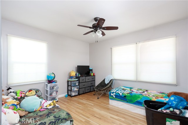 17062 San Fernando Mission Boulevard, Granada Hills CA: https://media.crmls.org/medias/ea71b250-fedb-4f7e-8999-ea7fab62e297.jpg