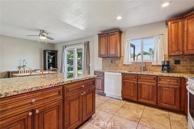 Detail Gallery Image 13 of 37 For 3212 Adelina, Norco,  CA 92860 - 3 Beds | 2 Baths