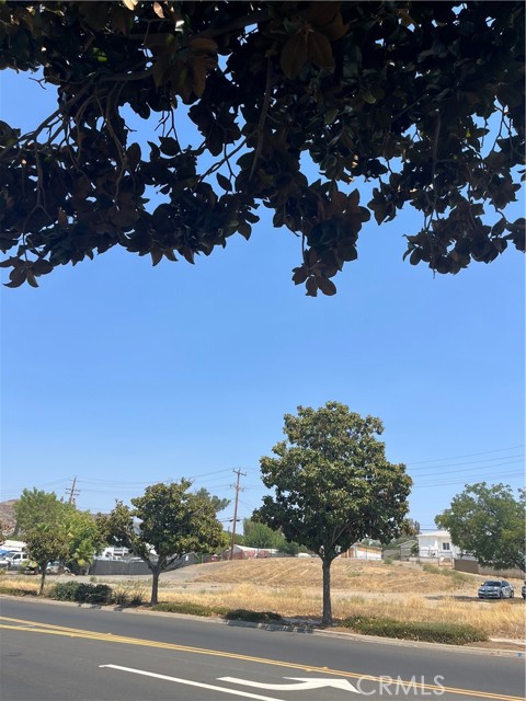 402 N Main Street, Lake Elsinore CA: https://media.crmls.org/medias/ea7295e0-d51b-4955-a5ee-1133bd8910ff.jpg