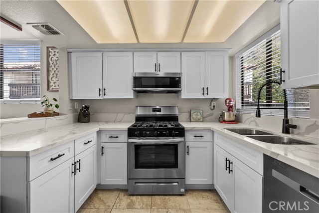 20931 Judah Lane, Newhall CA: https://media.crmls.org/medias/ea72dee3-3dd7-4883-96e2-d85d399c2393.jpg