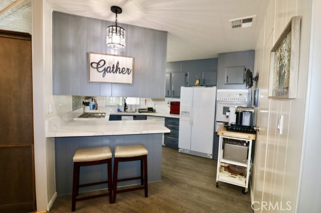 Detail Gallery Image 25 of 36 For 14044 Lake Glen Dr #38,  La Mirada,  CA 90638 - 2 Beds | 2 Baths