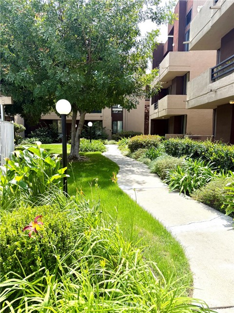 Detail Gallery Image 2 of 23 For 7826 Topanga Canyon, Canoga Park,  CA 91304 - 2 Beds | 2 Baths