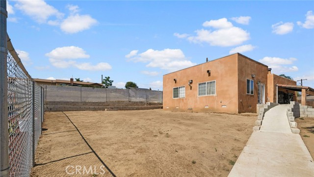 8035 Santa Rita Street, Corona CA: https://media.crmls.org/medias/ea740e9f-ce3d-492b-8c75-18a2298f9aa2.jpg