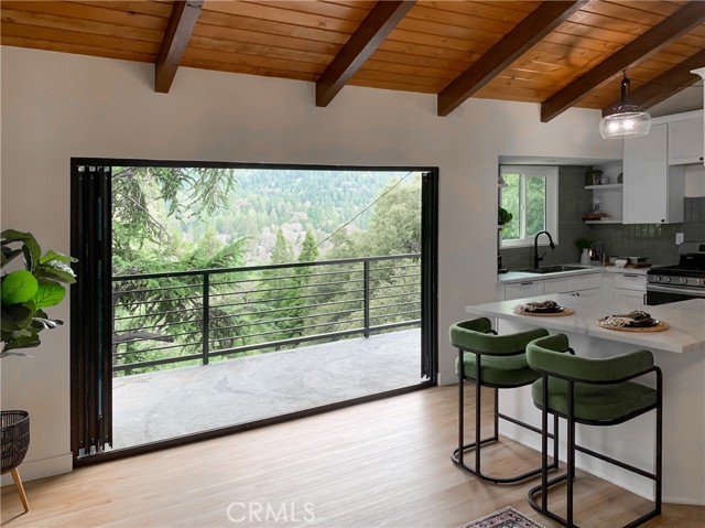 417 Delle Drive, Crestline CA: https://media.crmls.org/medias/ea74385e-f399-45ae-8fbb-4850ada63a41.jpg