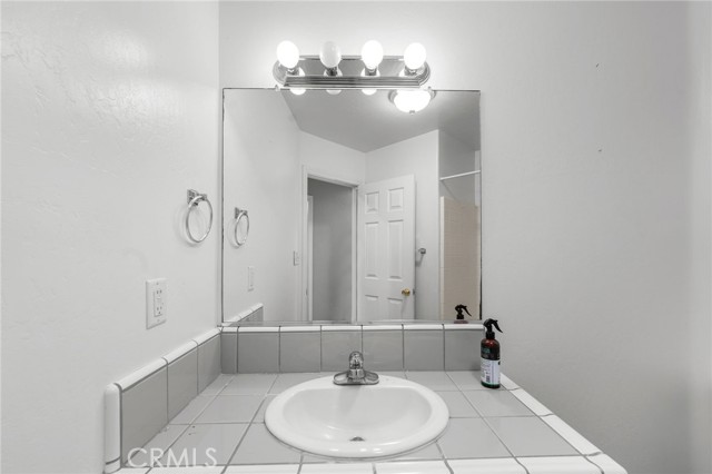 Detail Gallery Image 12 of 25 For 3817 Harris Rd, Bakersfield,  CA 93313 - 4 Beds | 2 Baths