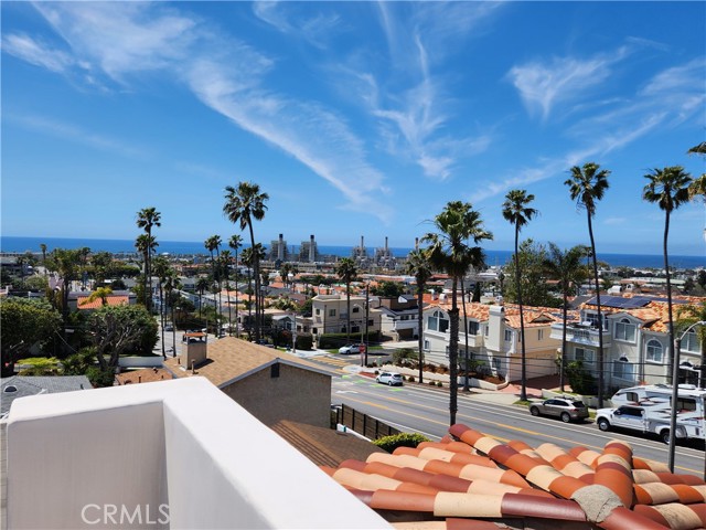 Detail Gallery Image 14 of 57 For 627 N Lucia Ave #B,  Redondo Beach,  CA 90277 - 4 Beds | 3/1 Baths