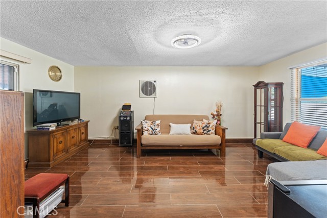 Detail Gallery Image 10 of 36 For 25479 Los Flores Dr, San Bernardino,  CA 92404 - 4 Beds | 2 Baths