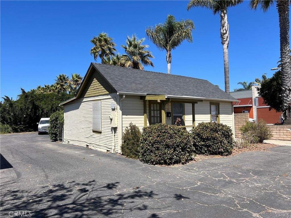 414 E Grand Avenue