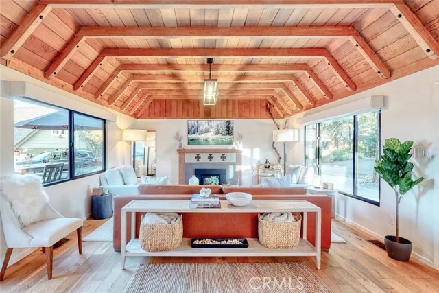 Detail Gallery Image 6 of 58 For 481 Heliotrope Dr, Lake Arrowhead,  CA 92352 - 3 Beds | 2/1 Baths