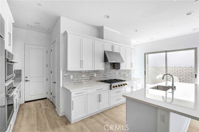 27409 Creekwood Lane, Valencia CA: https://media.crmls.org/medias/ea794388-a023-43e6-aafb-836794dbce44.jpg