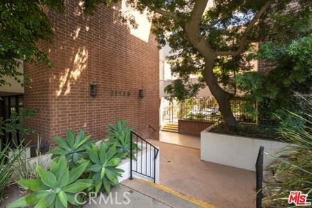 11750 W Sunset Boulevard, Los Angeles CA: https://media.crmls.org/medias/ea7b1287-b730-48d4-a738-d70b5202b4cc.jpg