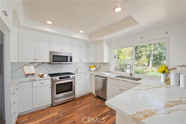 2275 Shadow Spring Place, Westlake Village CA: https://media.crmls.org/medias/ea7c0fd2-7117-44d7-b2c3-b7c0b03e60b8.jpg