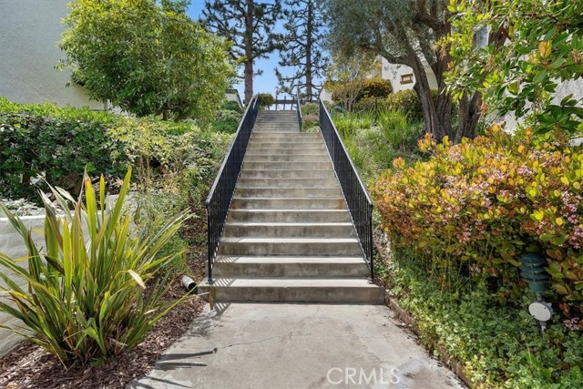 31 Oaktree Lane, Rolling Hills Estates CA: https://media.crmls.org/medias/ea7dde77-ae63-49c7-96fc-7011c4746aec.jpg