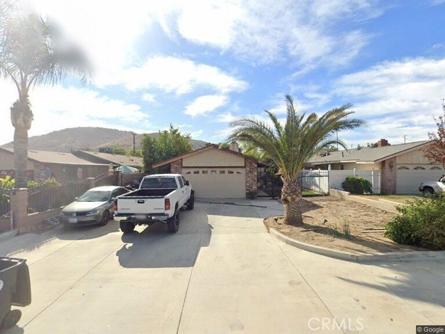 18145 10th Street, Bloomington CA: https://media.crmls.org/medias/ea7e0d08-2e39-465c-b7a9-4ac0f9610e1d.jpg