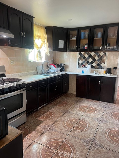 231 E 88th Place, Los Angeles CA: https://media.crmls.org/medias/ea7e0e04-5993-47bc-9749-962866bd9c31.jpg