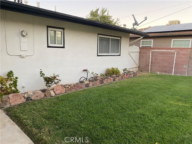 Detail Gallery Image 5 of 18 For 332 E Landsford, Lancaster,  CA 93535 - 4 Beds | 2/1 Baths