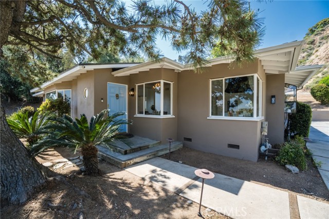 Detail Gallery Image 1 of 36 For 1784 Skyview Dr, Altadena,  CA 91001 - 3 Beds | 2 Baths