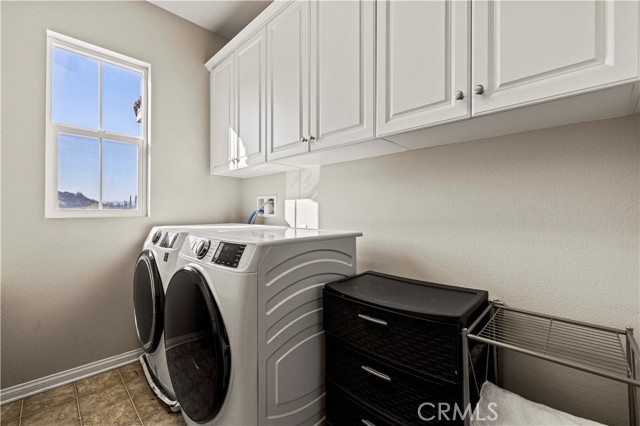 20556 Suzie Lane, Saugus CA: https://media.crmls.org/medias/ea7e8f76-3240-488f-9a13-457d04155592.jpg