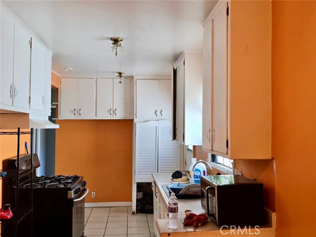 722 N Philadelphia Street, Anaheim CA: https://media.crmls.org/medias/ea7ef1cf-0db9-4e71-b74e-eedd742ea454.jpg