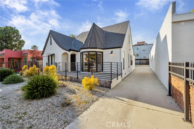 6521 Homewood Avenue, Los Angeles CA: https://media.crmls.org/medias/ea7f0768-aed8-4357-a9f0-de3939271592.jpg