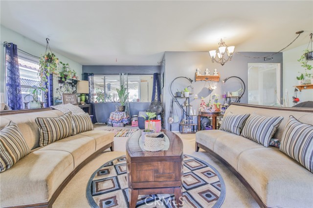 Detail Gallery Image 4 of 23 For 10246 Julius, Downey,  CA 90241 - 4 Beds | 2 Baths