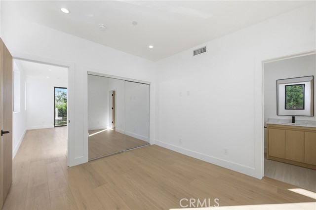 Detail Gallery Image 15 of 19 For 13602 Burbank Bld, Sherman Oaks,  CA 91401 - 4 Beds | 4/1 Baths