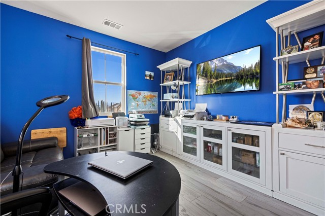 20556 Suzie Lane, Saugus CA: https://media.crmls.org/medias/ea81b9aa-3939-46df-b4f8-b553ebac5f73.jpg