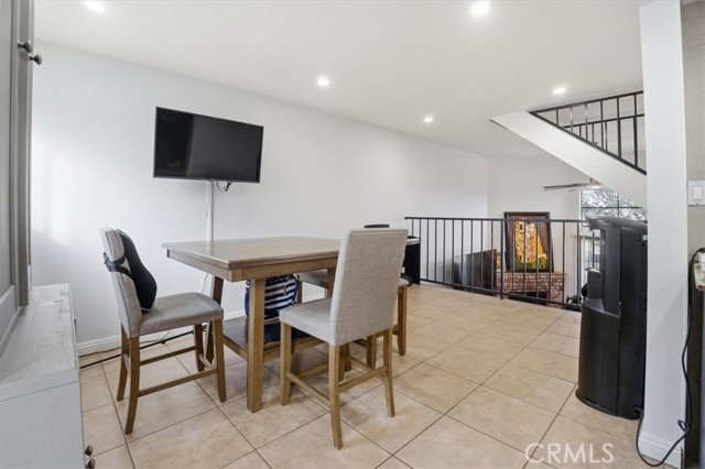 Detail Gallery Image 8 of 43 For 14325 Foothill #9,  Sylmar,  CA 91342 - 2 Beds | 2/1 Baths