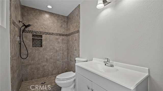 Detail Gallery Image 12 of 17 For 2533 Ridgecrest Ave, Norco,  CA 92860 - 3 Beds | 2 Baths