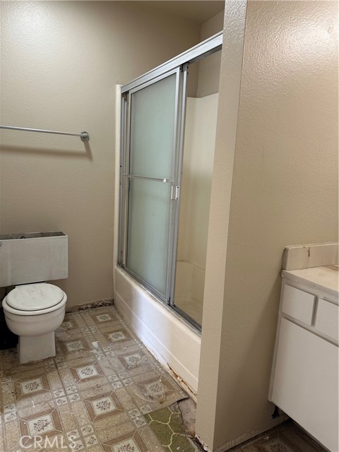 Detail Gallery Image 18 of 20 For 1765 Neil Armstrong St #205,  Montebello,  CA 90640 - 2 Beds | 2 Baths