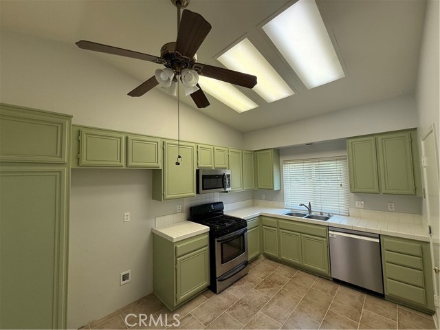 6410 Kettle Peak Place, Rancho Cucamonga CA: https://media.crmls.org/medias/ea849feb-762d-42dd-be0d-a1146b5952cd.jpg