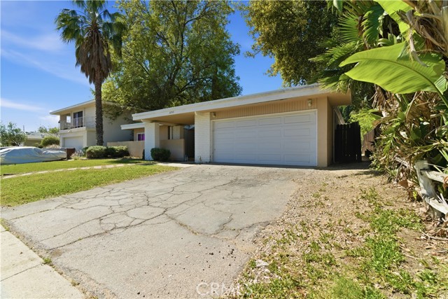 Detail Gallery Image 2 of 37 For 8757 Lurline Ave, Winnetka,  CA 91306 - 4 Beds | 2 Baths
