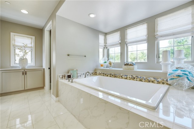 46 Shadybend, Irvine CA: https://media.crmls.org/medias/ea865236-568e-4aea-9932-4fe03570a4fa.jpg