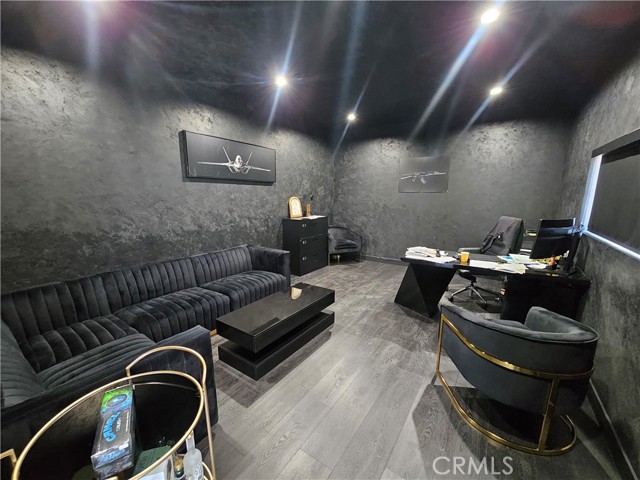 7554 Clybourn Avenue, Sun Valley CA: https://media.crmls.org/medias/ea866176-ba71-4b83-9f9f-a87fda3d815c.jpg
