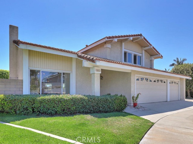 Detail Gallery Image 5 of 54 For 18022 Dellglen Cir, Huntington Beach,  CA 92647 - 4 Beds | 3 Baths