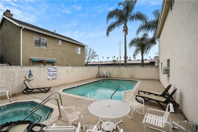 Detail Gallery Image 33 of 33 For 15801 Wyandotte St #109,  Lake Balboa,  CA 91406 - 3 Beds | 2/1 Baths