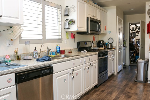 Detail Gallery Image 6 of 10 For 11822 Flushing, Victorville,  CA 92392 - 4 Beds | 2/1 Baths