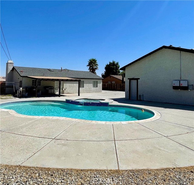 Detail Gallery Image 2 of 29 For 14745 La Brisa Rd, Victorville,  CA 92392 - 4 Beds | 2 Baths