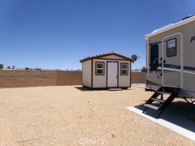 Detail Gallery Image 3 of 9 For 19348 Birdie Way, Apple Valley,  CA 92308 - – Beds | – Baths