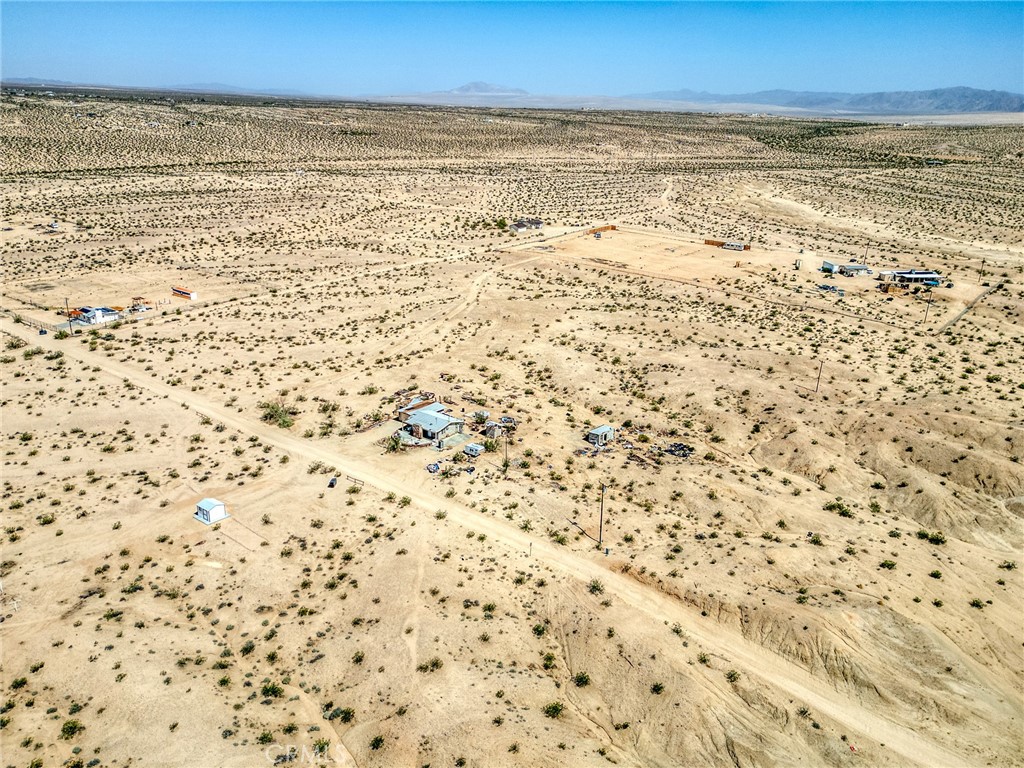 https://media.crmls.org/medias/ea882b66-03b3-4b92-9306-62ad103c8802.jpg?preset=X-Large