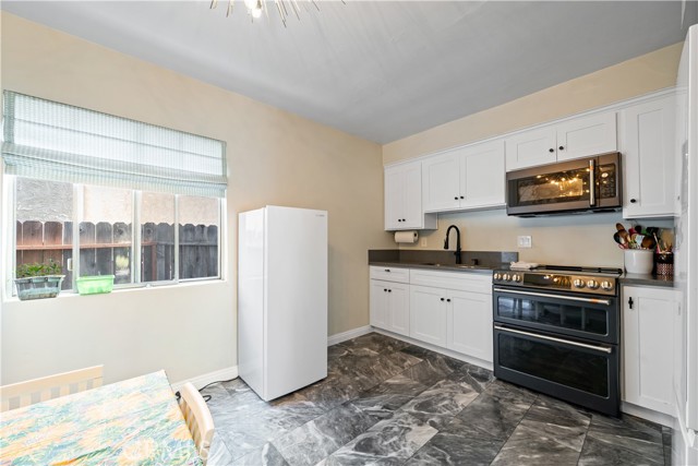 Detail Gallery Image 3 of 25 For 800 N Eucalyptus Ave #108,  Inglewood,  CA 90302 - 2 Beds | 1 Baths