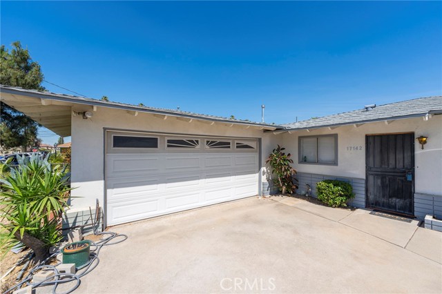 Detail Gallery Image 1 of 36 For 17142 Barbee St, Fontana,  CA 92336 - 3 Beds | 2 Baths
