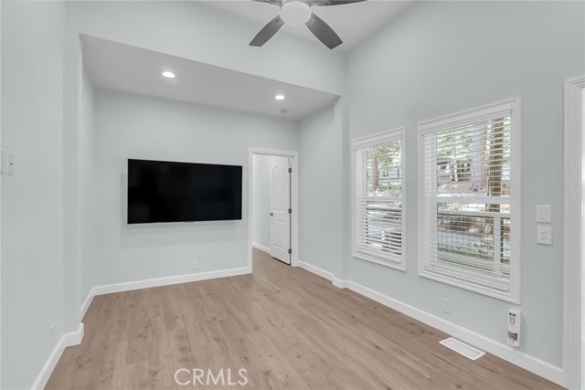 27500 HWY 189, Lake Arrowhead CA: https://media.crmls.org/medias/ea89c4d7-5695-4cea-adc7-118fc16205da.jpg
